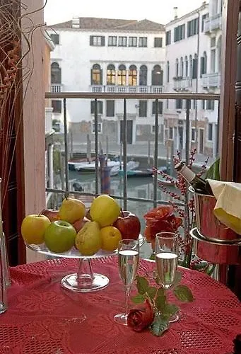 Palazzo Marcello Al Sole 호텔 3*