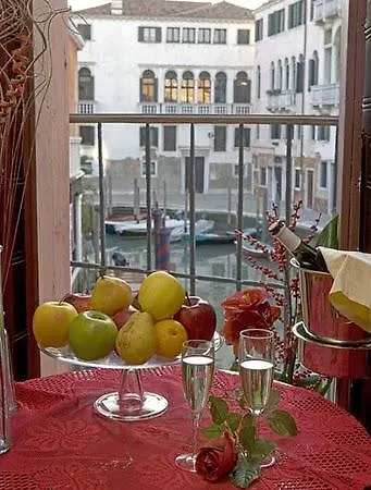 Palazzo Marcello Al Sole ホテル 3*